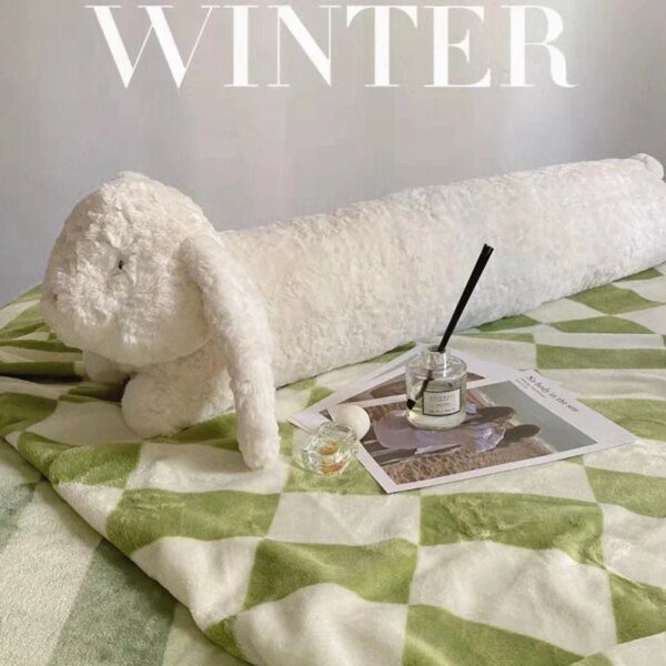 Peluche chien en forme teckel, long coussin en peluche réaliste