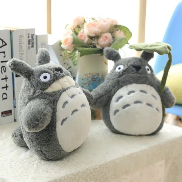 106754-000a2d.jpg Peluche geante avec le sourire de Totoro, compagnon géant à grands yeux ronds