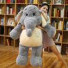 Peluche geante d'éléphant géant gris, grandes oreilles à volants