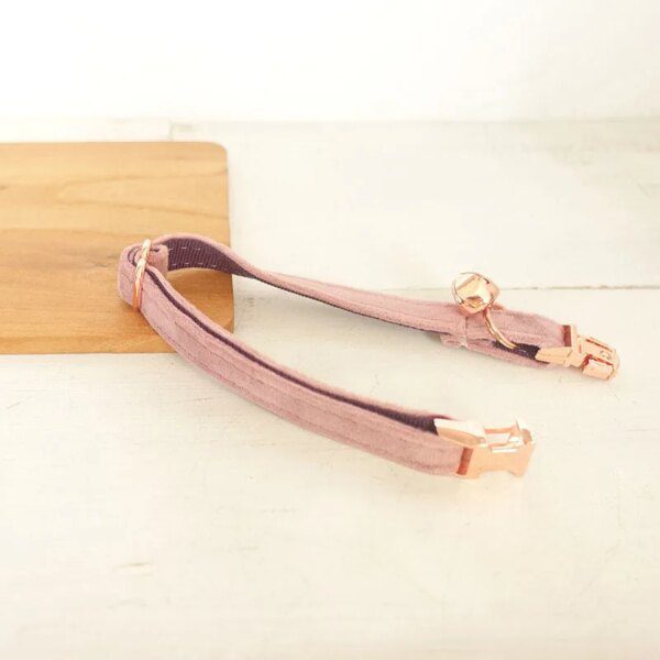 120264-10edec.jpg Collier Chat Personnalisé en Velours – Cloche Sonore