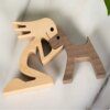 Statue chien en bois – Sculpture artisanale chiot & humain