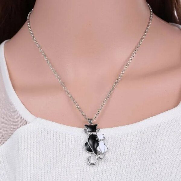 Mignon chat pendentif collier en forme de coeur amoureux cristal