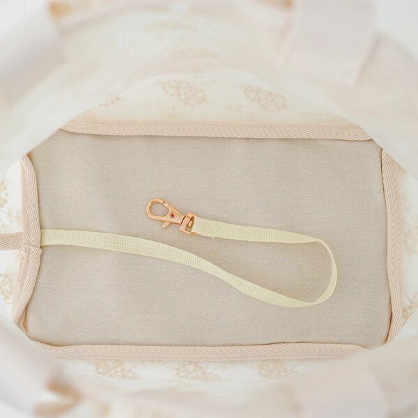 Petit sac de voyage en dentelle respirante