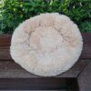 Coussin chien rond en longue peluche – Le lit cocon ultra-doux