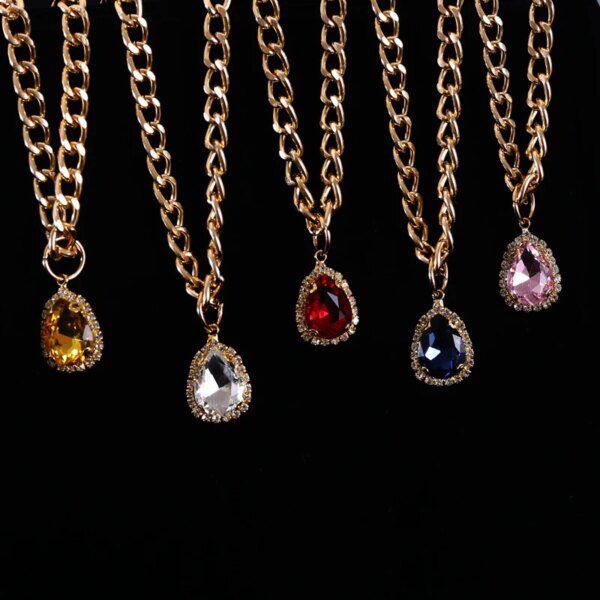 Collier Chat Chaîne Dorée avec Pendentif en Cristal