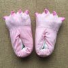 94798-78cb15.jpg Pantoufles d'hiver en forme de patte de dinosaure pour homme