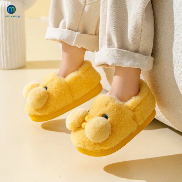 Pantoufles d'hiver en coton pour enfants, chaussures chaudes antidérapantes en fourrure pour bébé fille